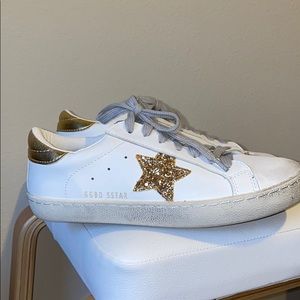 Like New gold and white star sneakers